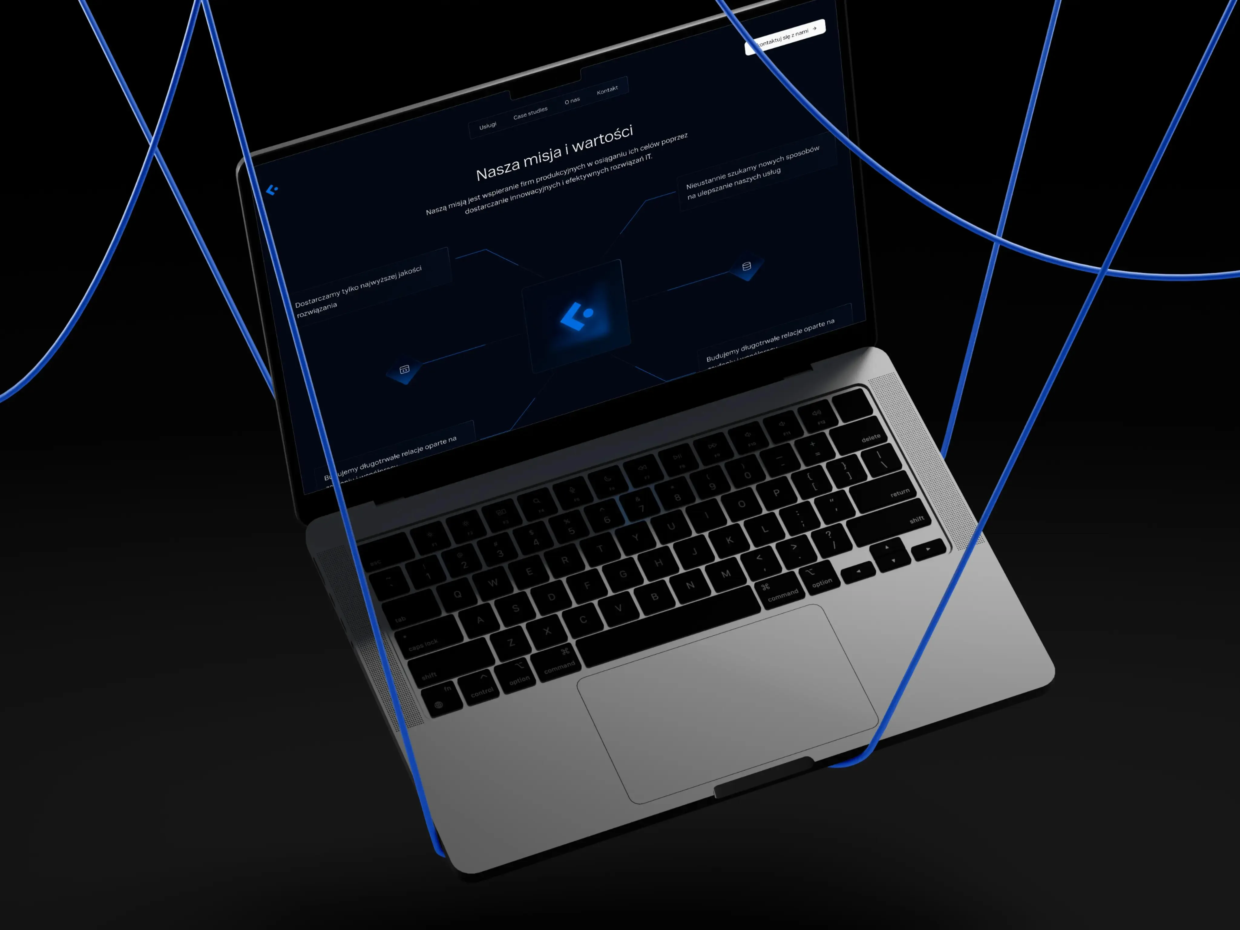 Laptop na ciemnym tle z wyświetloną stroną internetową przedstawiającą misję i wartości firmy, otoczony dynamicznymi niebieskimi liniami symbolizującymi innowacje i technologię.