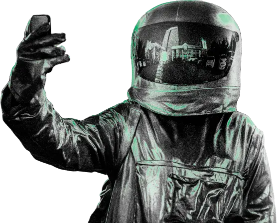 Kosmonauta robi selfie w srebrno-zielonym kombinezonie